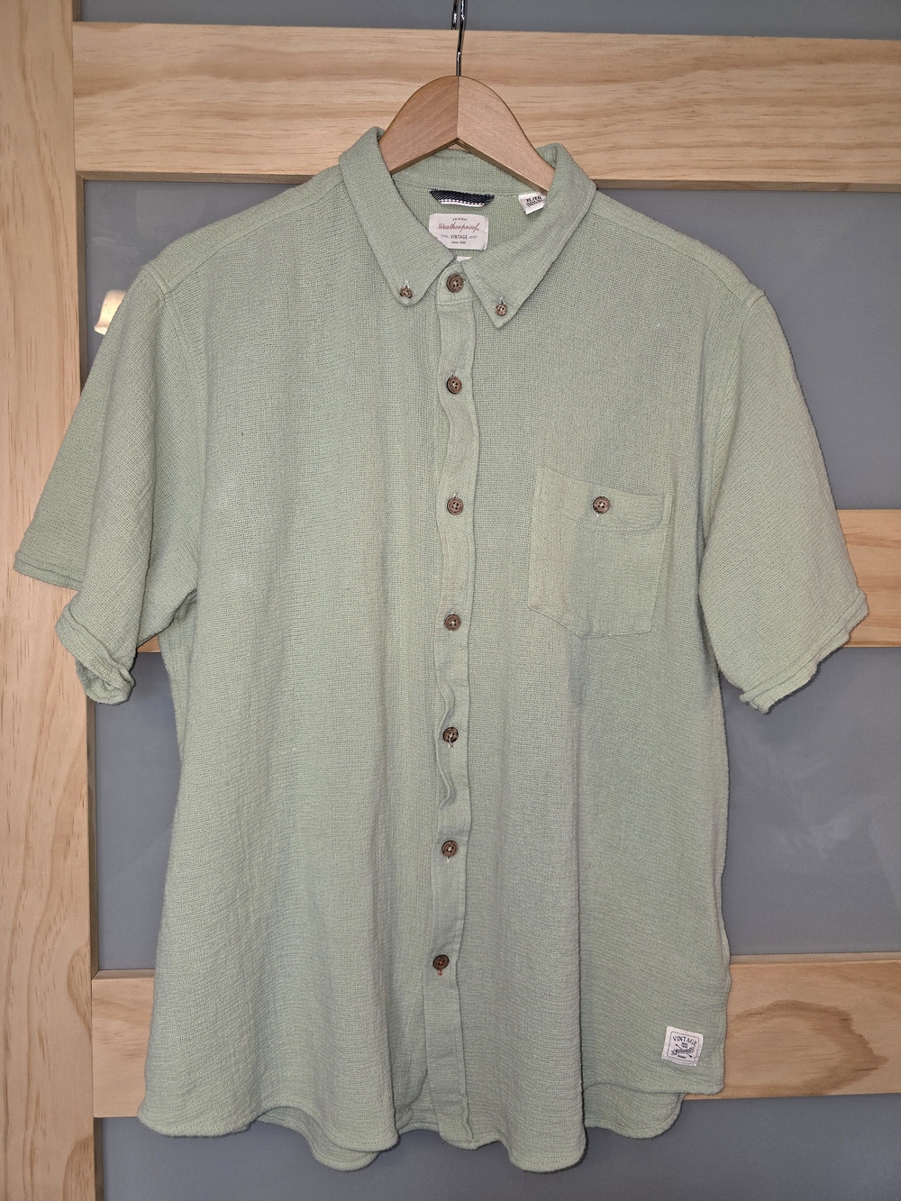 Casual Short-Sleeve Button-Down Shirt in Sage Green